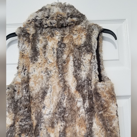 Alice + Olivia Tan White & Grey Marbled Faux Fur Open Vest Size Small - Picture 10 of 14